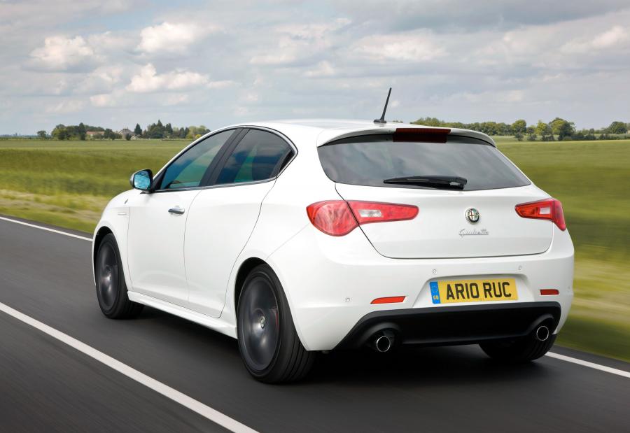  Alfa Romeo Giulietta Cloverleaf (940) 2010 года  (UK) (фото 8 из 40)